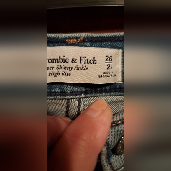 Ladies Abercrombie & Fitch High Rise Super Skinny Ankle Destressed Light Wash 26 - Picture 5 of 7
